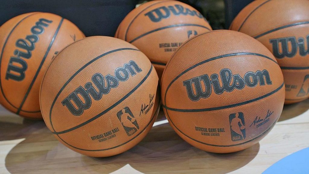 据报道，NBA和NBPA就劳资协议达成一致，其中包括将于11月推出的新的季内赛